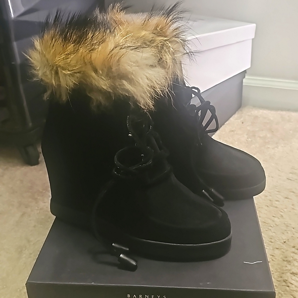 Barney' New York Heidi-Holly Black Suede bootie